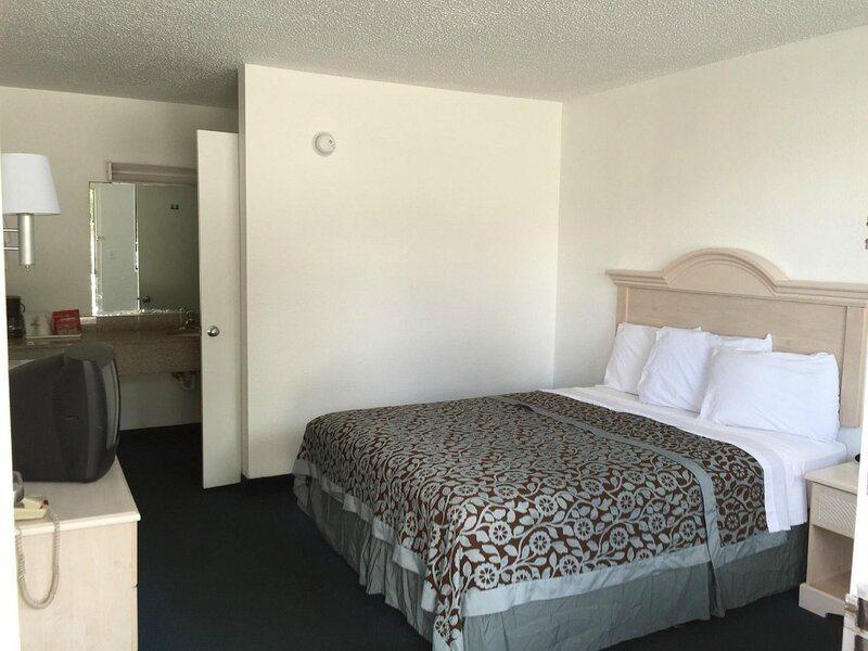 Days Inn Pensacola North Ferry Pass Bagian luar foto