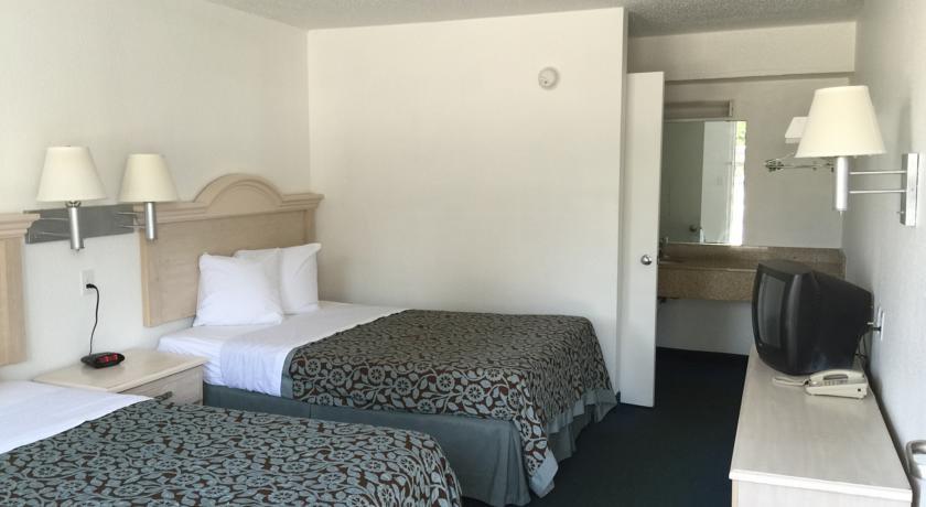 Days Inn Pensacola North Ferry Pass Bagian luar foto