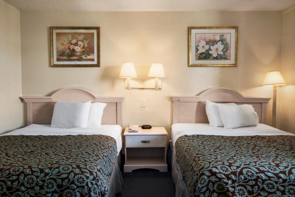 Days Inn Pensacola North Ferry Pass Bagian luar foto