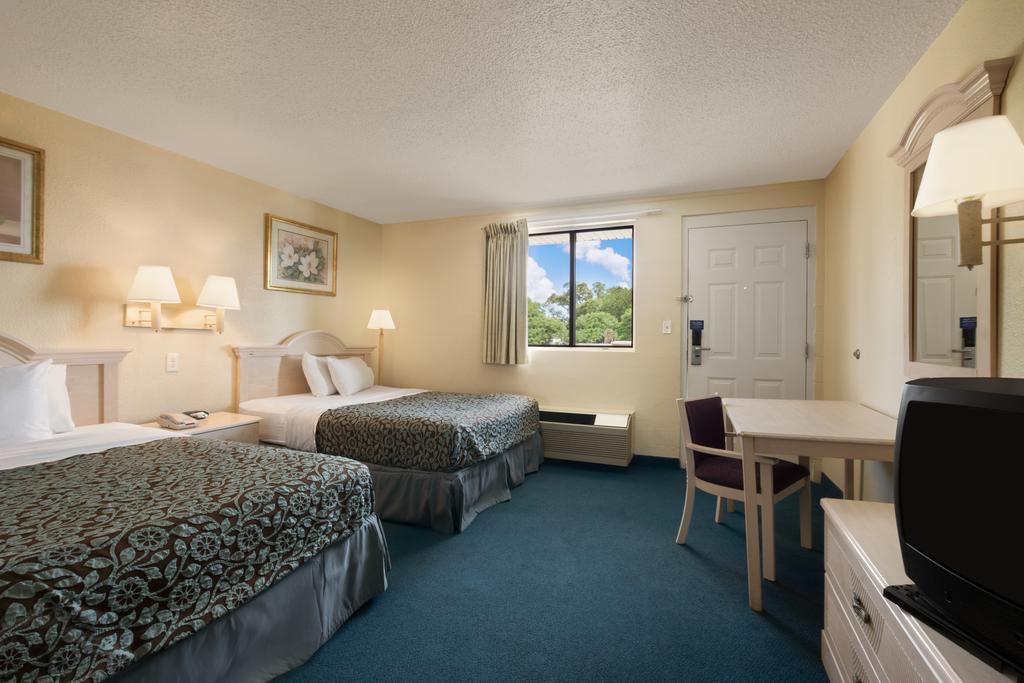 Days Inn Pensacola North Ferry Pass Bagian luar foto