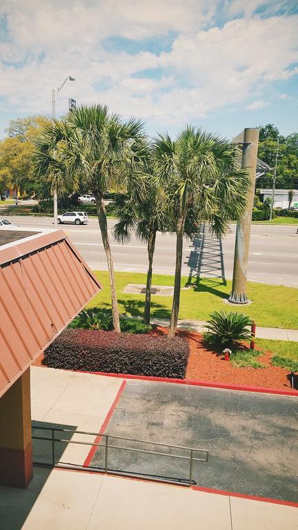 Days Inn Pensacola North Ferry Pass Bagian luar foto