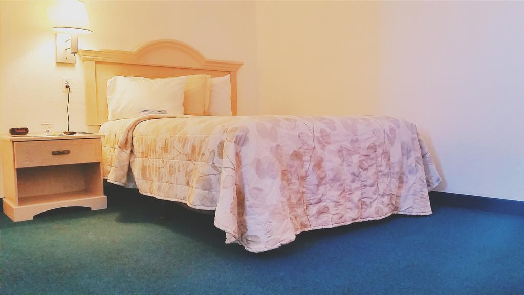 Days Inn Pensacola North Ferry Pass Bagian luar foto