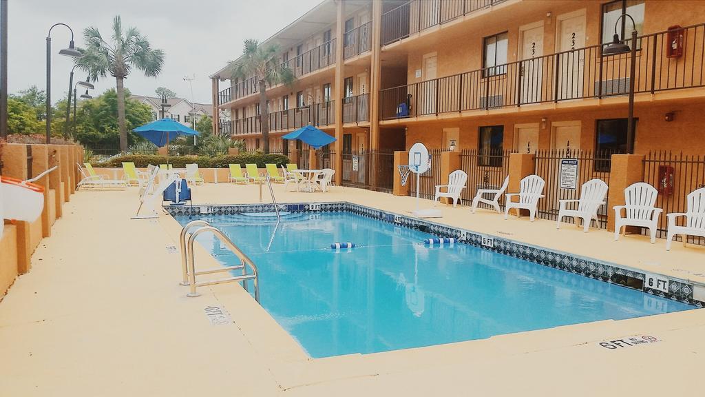 Days Inn Pensacola North Ferry Pass Bagian luar foto